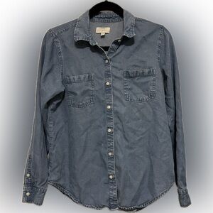 LUCKY BRAND 100 % Tencel long sleeve chambray shirt, split in back - size SP